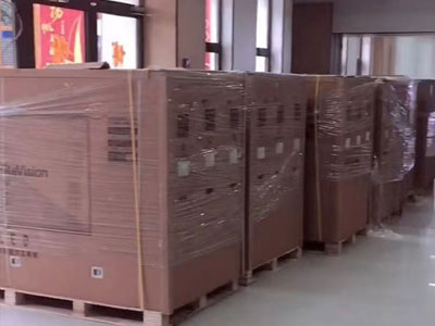 河北定州中學(xué)搬運(yùn)LED黑板(圖1) 河北定州中學(xué)搬運(yùn)LED黑板(圖1)