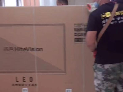 河北定州中學(xué)搬運(yùn)LED黑板(圖2) 河北定州中學(xué)搬運(yùn)LED黑板(圖2)